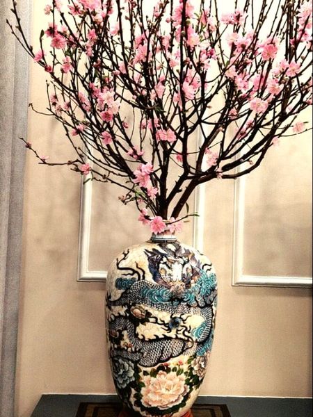 Bình gốm sứ cắm mai đào chưng Tết tuyệt đẹp