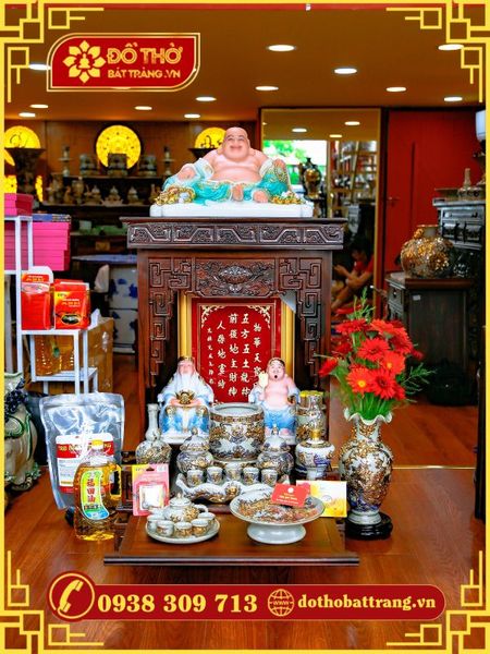 Có nên đặt bàn thờ Thần Tài hướng ra cửa không