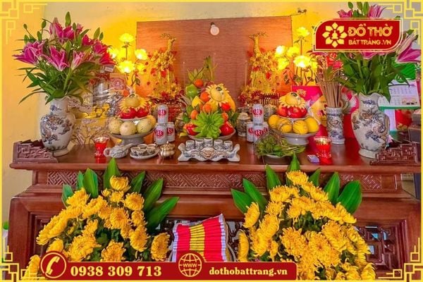 Sắp xếp vị trí lọ hoa gốm sứ cao cấp thắp hương bàn thờ