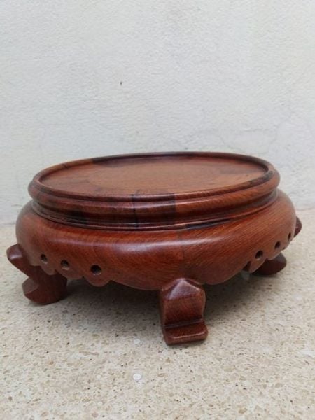 Nên chọn đế kê bát hương bằng sứ hay bằng gỗ?