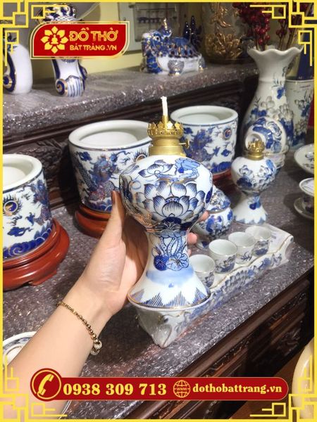 Đèn dầu thờ gốm sứ Bát Tràng – Tinh hoa truyền thống Việt Nam