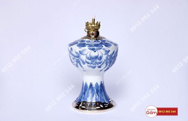 Đèn dầu trang trí bàn thờ gia tiên mua ở đâu, giá bán bao nhiêu tiền?