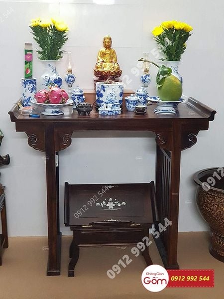 Đèn dầu trang trí bàn thờ gia tiên mua ở đâu, giá bán bao nhiêu tiền?