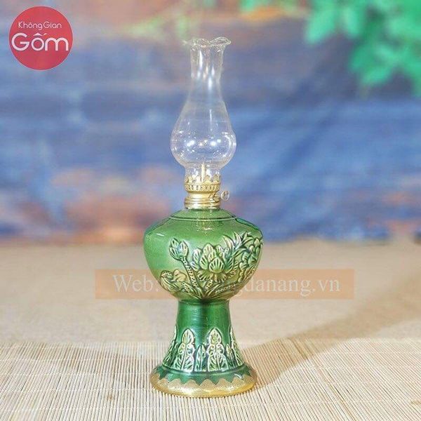 Đèn dầu trang trí bàn thờ gia tiên mua ở đâu, giá bán bao nhiêu tiền?
