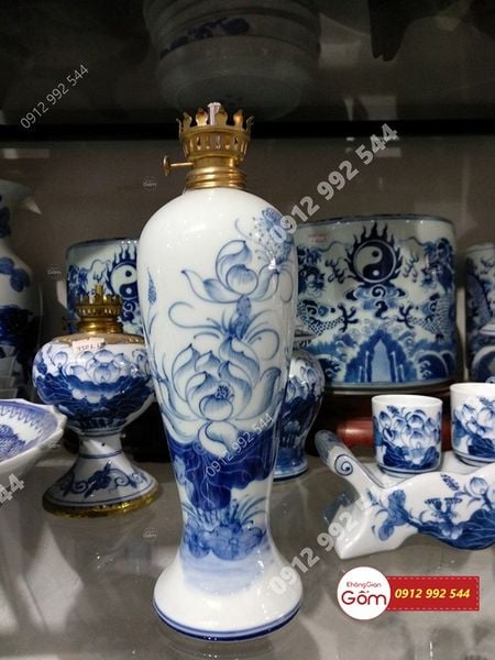 Đèn dầu trang trí bàn thờ gia tiên mua ở đâu, giá bán bao nhiêu tiền?