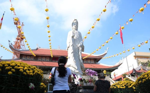 Văn khấn đi chùa Rằm tháng Giêng như thế nào?
