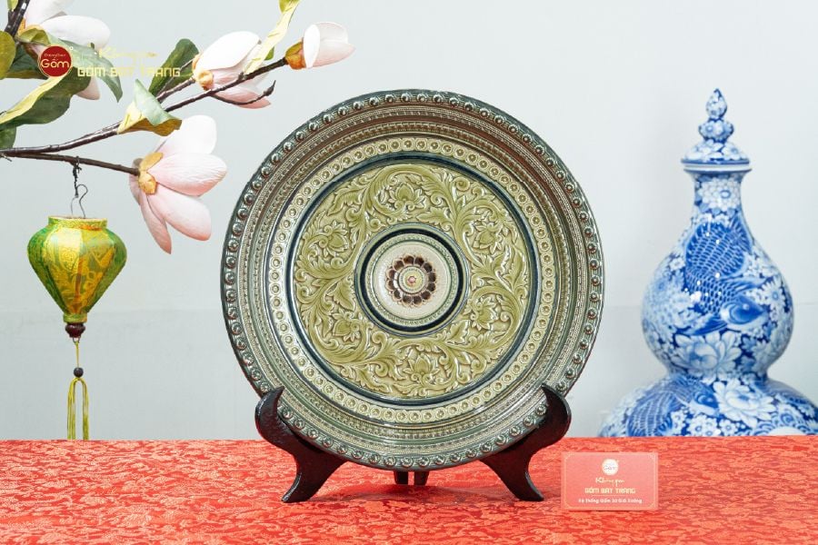 Đĩa Trưng Bày Đắp Nổi Vẽ Màu Hoa Dây