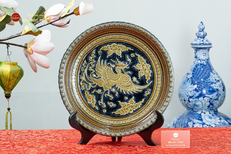 Đĩa Trưng Bày Khắc Nổi Nền Xanh Phượng Hoàng Tung Cánh