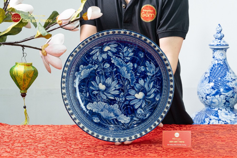 Đĩa Trưng Bày Men Lam Hoa Sen Nở Rộ