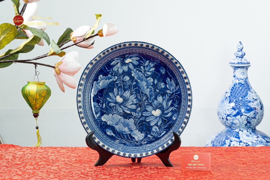 Đĩa Trưng Bày Men Lam Hoa Sen Nở Rộ