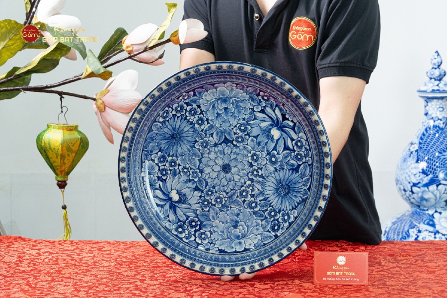 Đĩa Trưng Bày Men Lam Hoa Hội Tụ