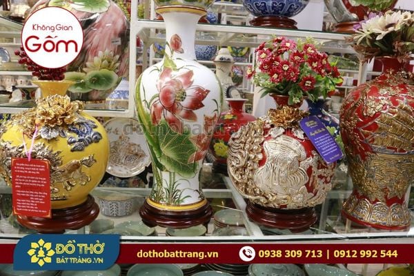 Những mẫu bình hoa gốm sứ đẹp làm quà tặng ngày Tết