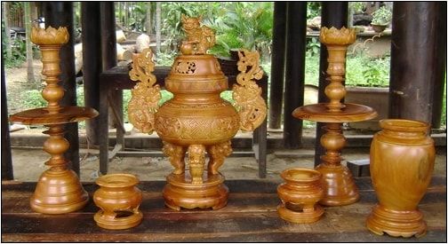 Nên chọn đồ thờ cúng bằng gỗ hay chọn đồ thờ cúng bằng gốm sứ