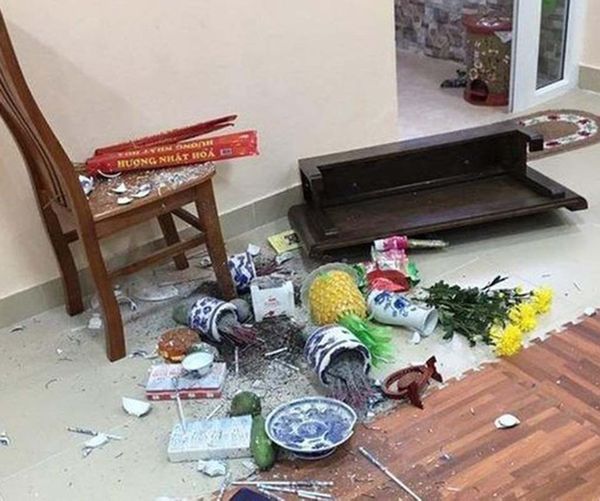 Một số điềm báo xấu trên bàn thờ cần chú ý