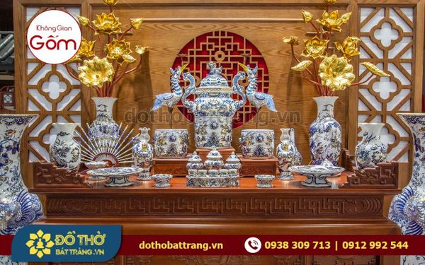 Cách bày trí bộ đồ thờ gia tiên gốm Bát Tràng chuẩn phong thủy