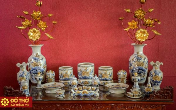 Hướng dẫn cách lập bài vị gia tiên, Thần tài, Thổ công đúng chuẩn tâm linh
