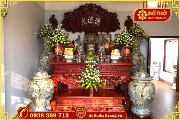 Mẫu bàn thờ gia tiên đơn giản mà sang trọng cho mọi gia đình