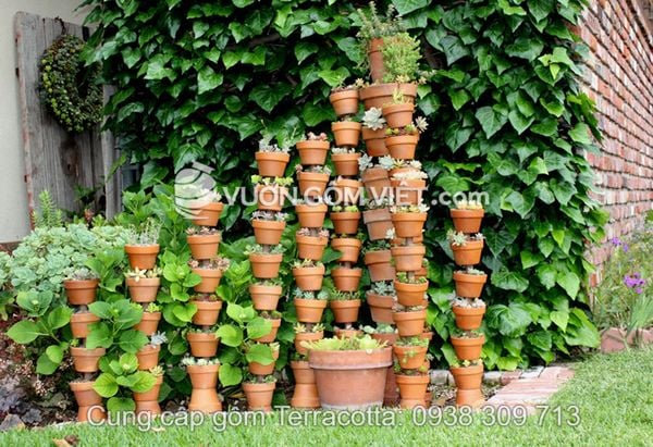 Thiết kế cảnh quan với gốm đất nung trang trí sân vườn