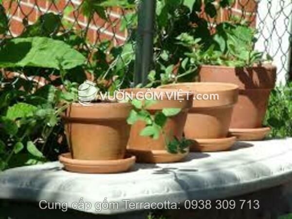 Thiết kế cảnh quan với gốm đất nung trang trí sân vườn