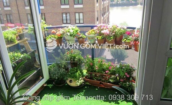 Thiết kế cảnh quan với gốm đất nung trang trí sân vườn