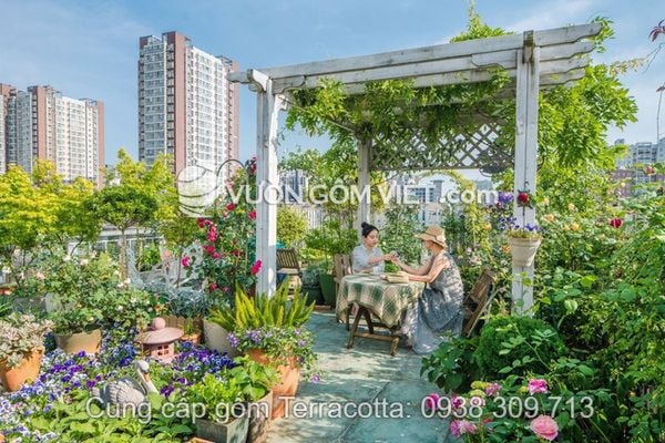 Thiết kế cảnh quan với gốm đất nung trang trí sân vườn
