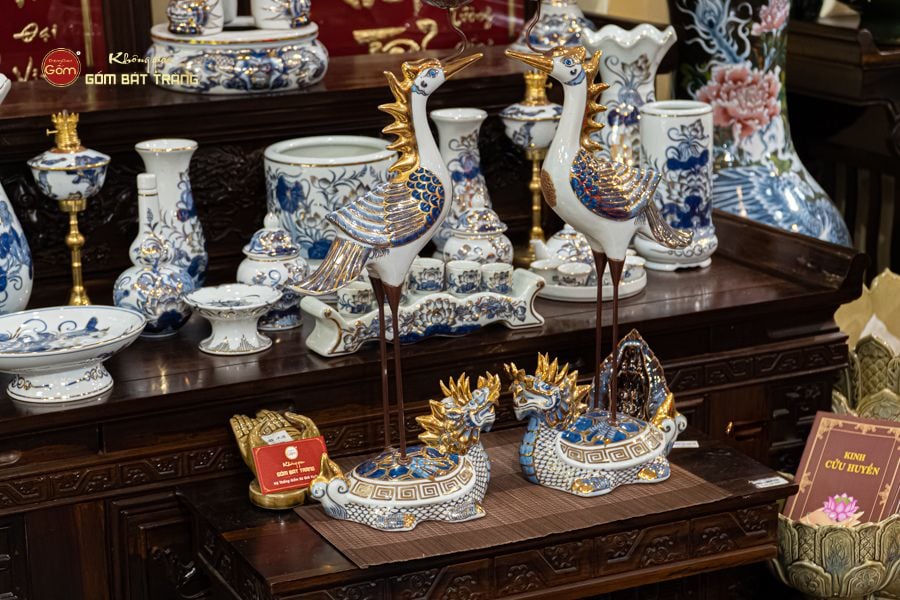 Hạc Thờ Trắng Men Lam Vẽ Vàng (Chiếc)