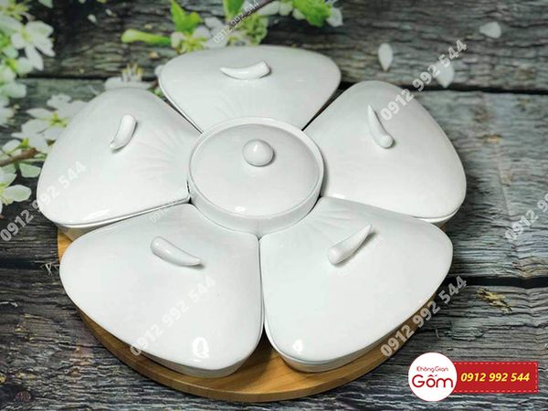 Hộp đựng mứt tết có nhạc mua ở đâu? giá bán bao nhiêu tiền?