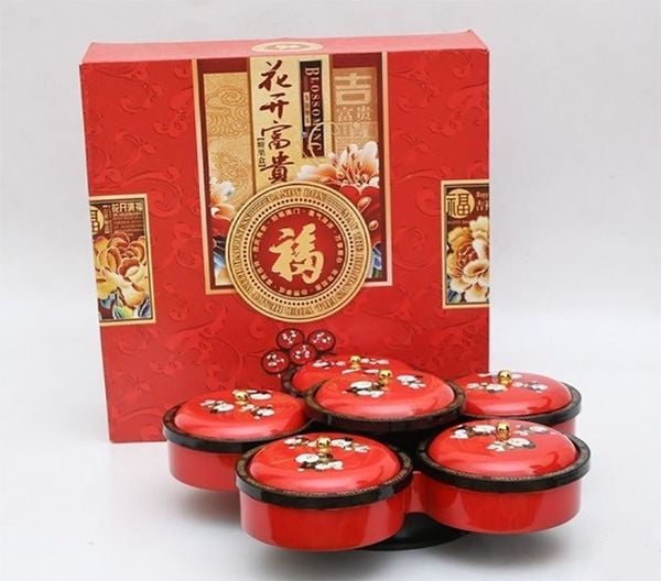 Hộp đựng mứt tết có nhạc mua ở đâu? giá bán bao nhiêu tiền?