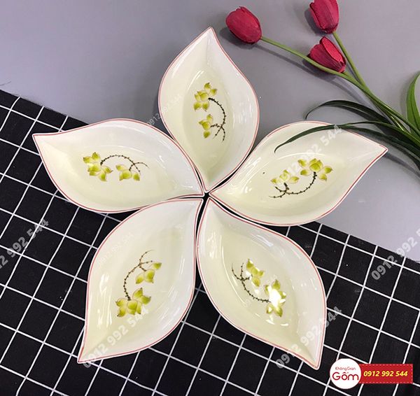 Hộp đựng mứt tết có nhạc mua ở đâu? giá bán bao nhiêu tiền?
