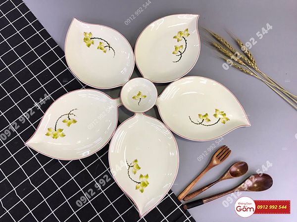 Hộp đựng mứt tết có nhạc mua ở đâu? giá bán bao nhiêu tiền?
