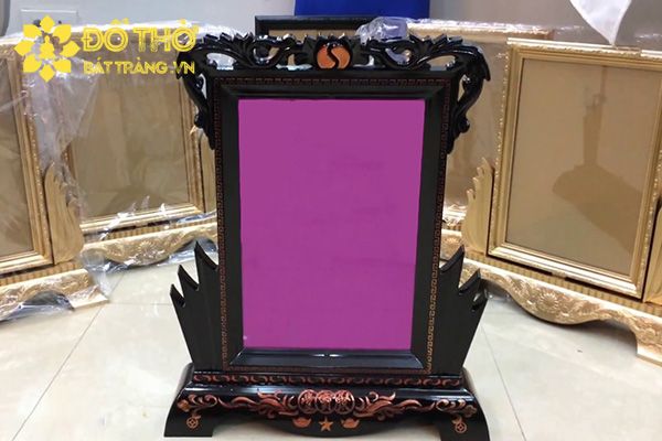 Cách lựa chọn khung ảnh thờ phù hợp cho bàn thờ gia tiên