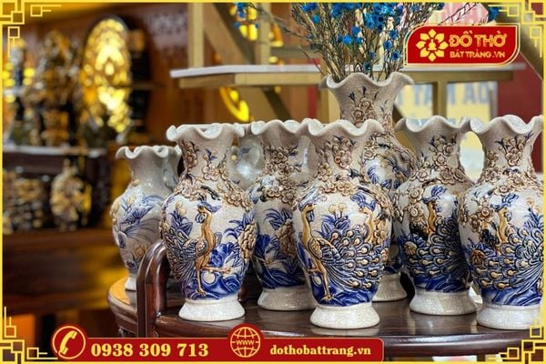 Sắp xếp vị trí lọ hoa gốm sứ cao cấp thắp hương bàn thờ