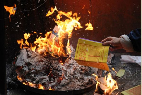 Tục hóa vàng của người Việt – Bài văn khấn ngày mùng 3 Tết