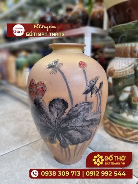 Chọn bình cắm hoa cỡ lớn trang trí phòng khách thêm thu hút