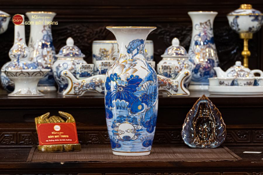 Lọ Hoa Thờ Miệng Loe Men Lam Vẽ Vàng Họa Tiết Hoa Sen