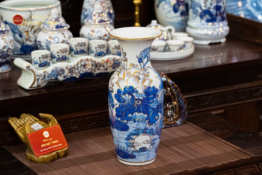 Lọ Hoa Thờ Miệng Loe Men Lam Vẽ Vàng Họa Tiết Hoa Sen