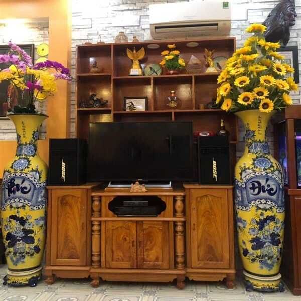 Chọn lộc bình trang trí phòng khách sang trọng, hợp phong thủy