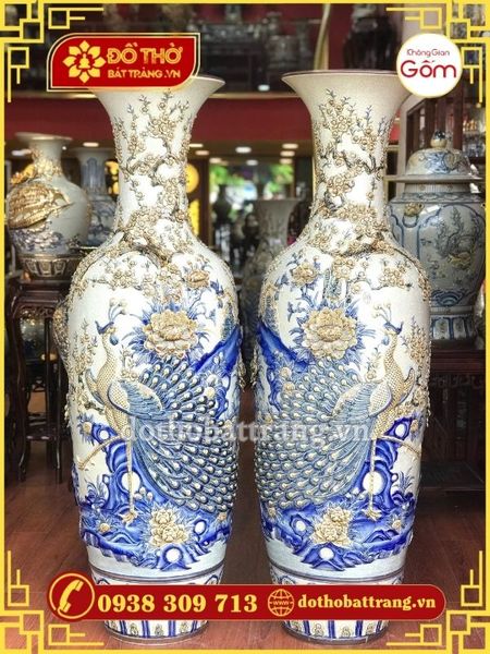 Nghệ thuật chạm nổi trên đồ thờ gốm sứ Bát Tràng