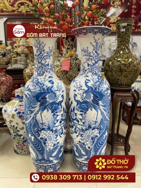 Bày trí bình hoa gốm sứ trang trí phòng khách thu hút tài lộc