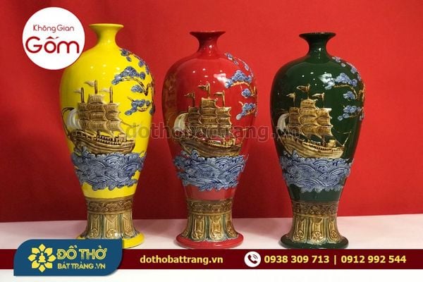 Bày trí bình hoa gốm sứ trang trí phòng khách thu hút tài lộc