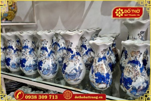 Sắp xếp vị trí lọ hoa gốm sứ cao cấp thắp hương bàn thờ