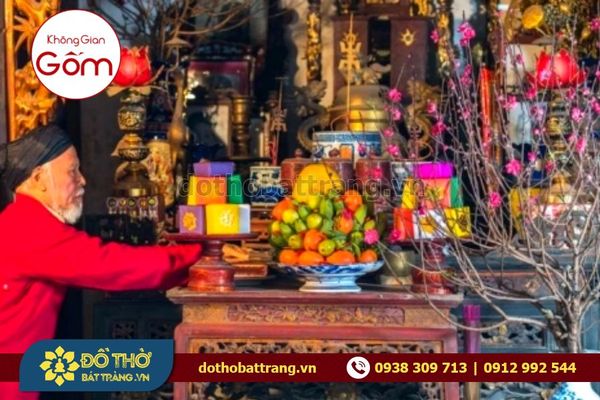 Chọn bình gốm sứ và cách cắm hoa cúc chưng bàn thờ Tết