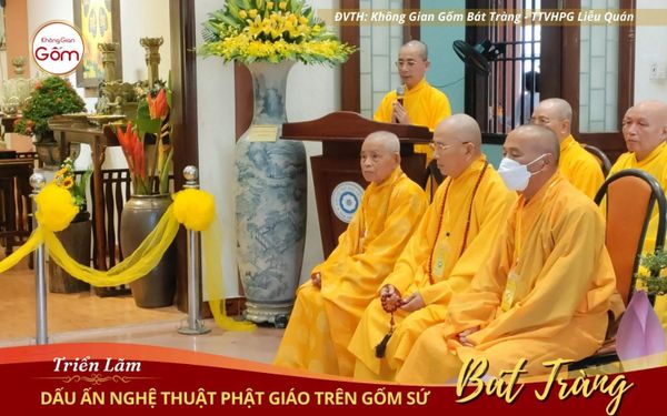 Thưởng lãm “Dấu ấn nghệ thuật Phật giáo trên gốm sứ Bát Tràng” tại Huế