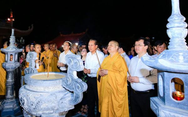 Những việc nên làm trong ngày Phật Đản Sanh