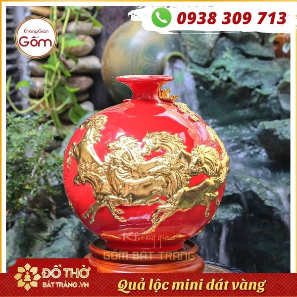 Bình hút tài lộc màu đỏ gốm Bát Tràng nâng tầm không gian sống