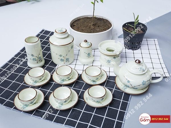 Tô chén sứ in logo – quà tặng khách hàng 20/10