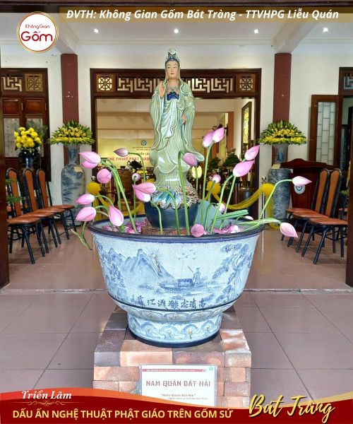 Thưởng lãm “Dấu ấn nghệ thuật Phật giáo trên gốm sứ Bát Tràng” tại Huế