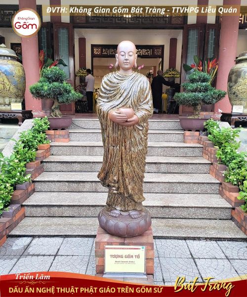 Thưởng lãm “Dấu ấn nghệ thuật Phật giáo trên gốm sứ Bát Tràng” tại Huế