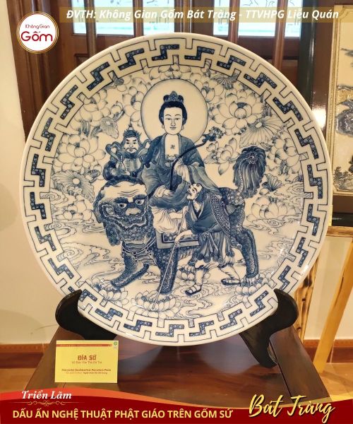 Thưởng lãm “Dấu ấn nghệ thuật Phật giáo trên gốm sứ Bát Tràng” tại Huế