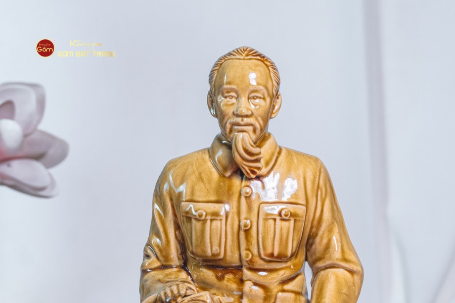 Tượng Bác Hồ Ngồi Bệ Đá
